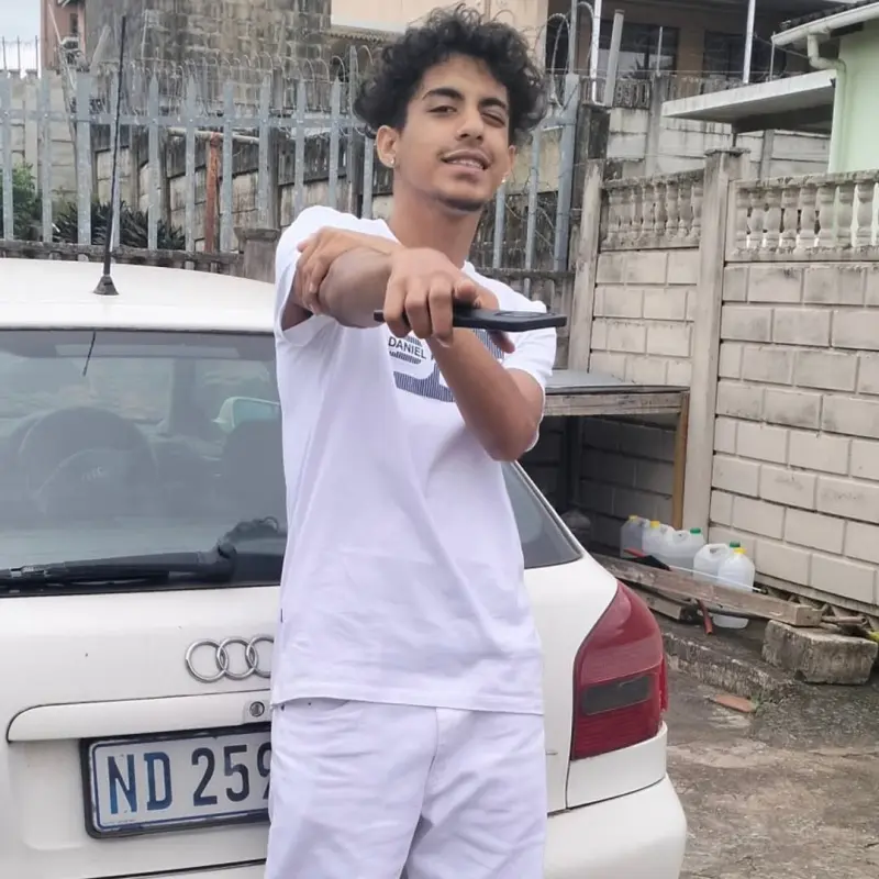 2stonedandre (19) male from ZA - sexting partner