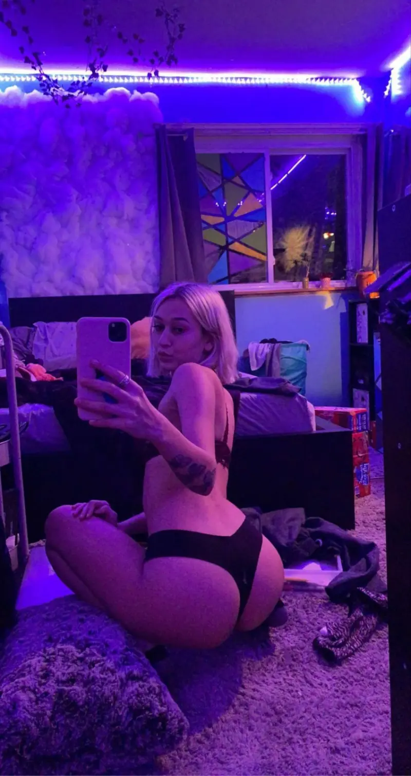 3bw12hzxc1 (19) female from CA - sexting partner