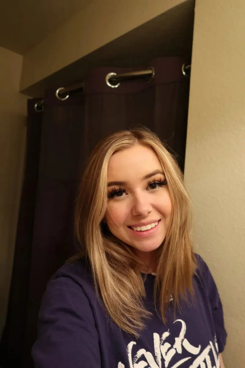 4nikeonpj9 (18) female from US - sexting partner