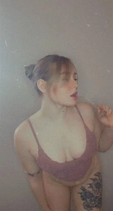 Addisonflorence (18) female from CA - sexting partner