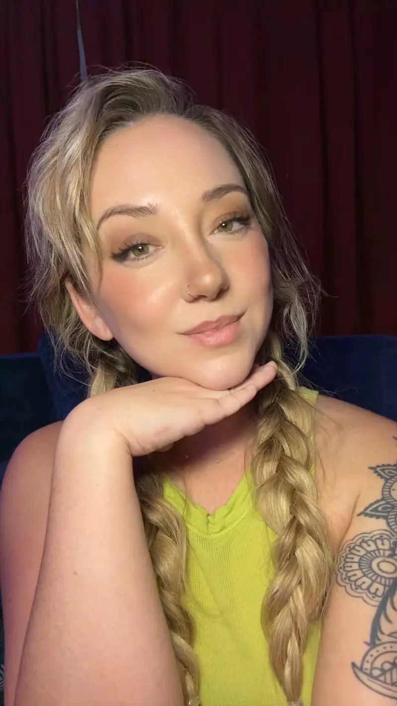 Alberta7791 (25) female from GB - sexting partner