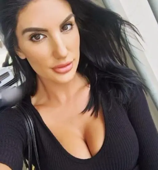 Alexandra_Hudson273 (18) female from US - sexting partner