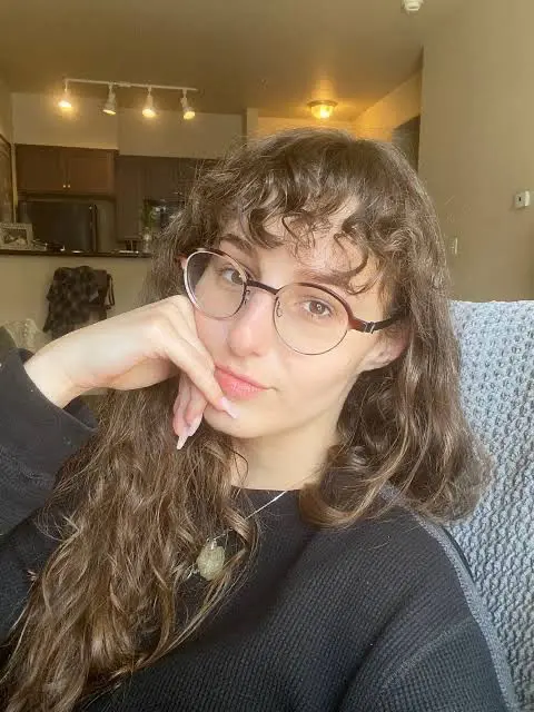 Alicepaker (18) female from US - sexting partner