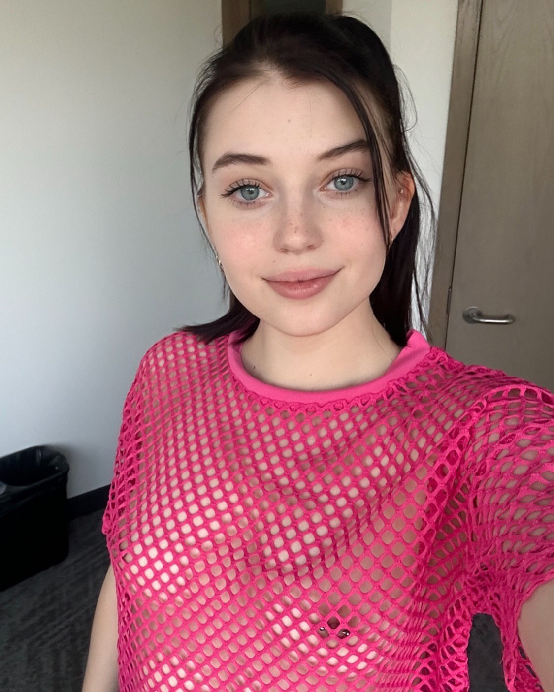 Alinahot-69 from US