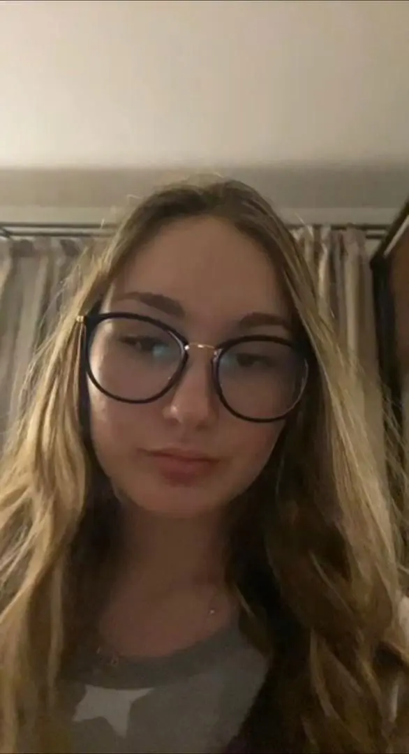 Amelia6007336 (19) female from CA - sexting partner