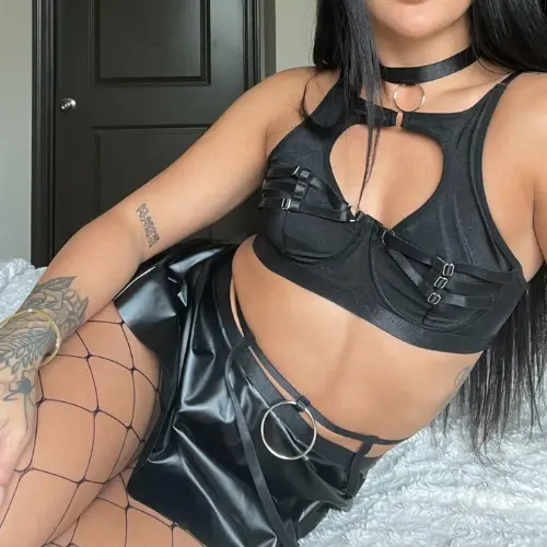 Anniemol26 (18) female from US - sexting partner