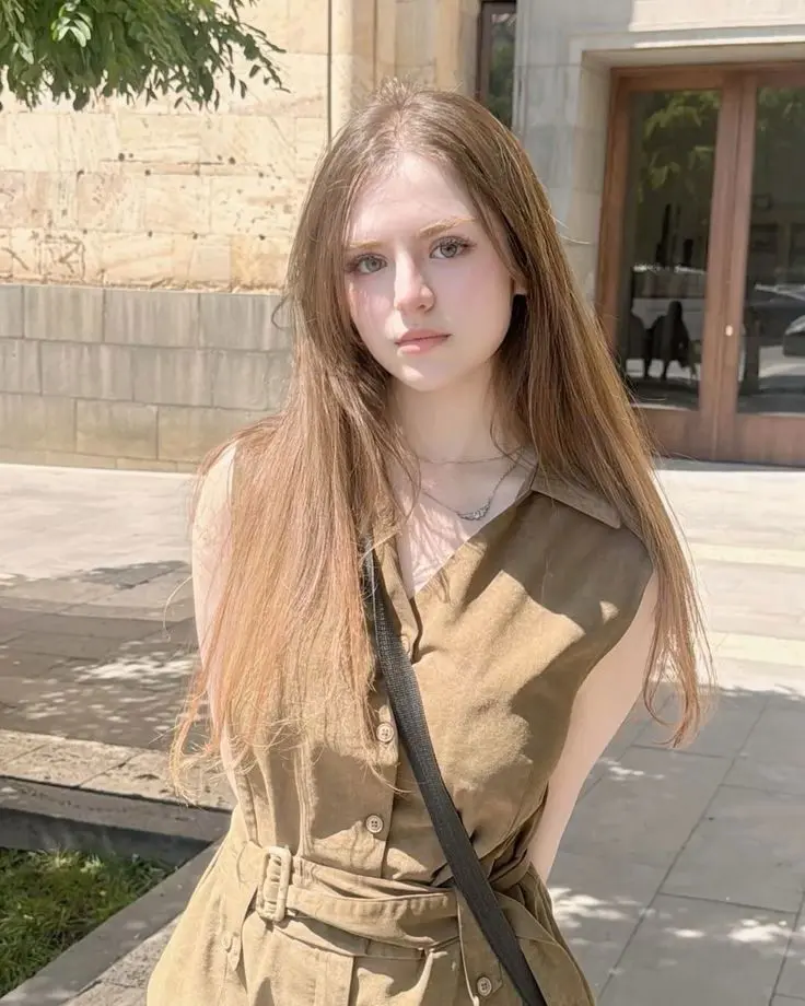 Antonella2045 from DE