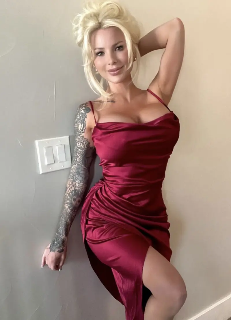 Ash73923 (30) female from US - sexting partner