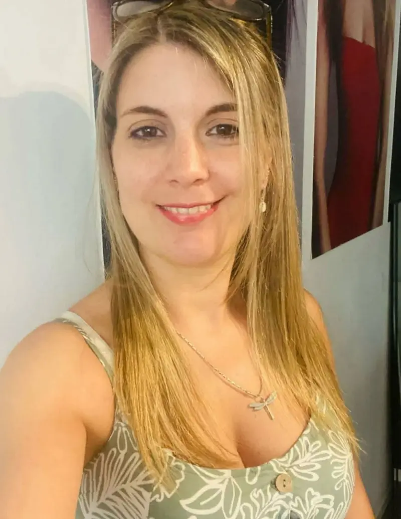 Ashley246 (18) female from GB - sexting partner