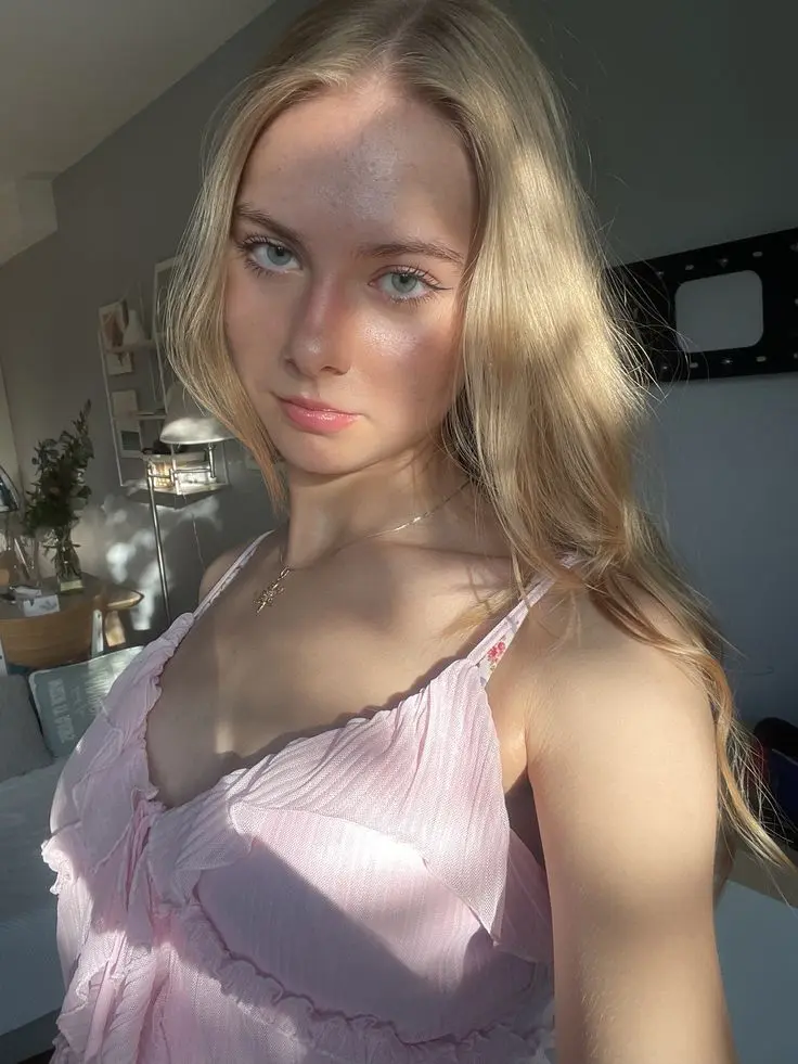 AshleyRogers from GB