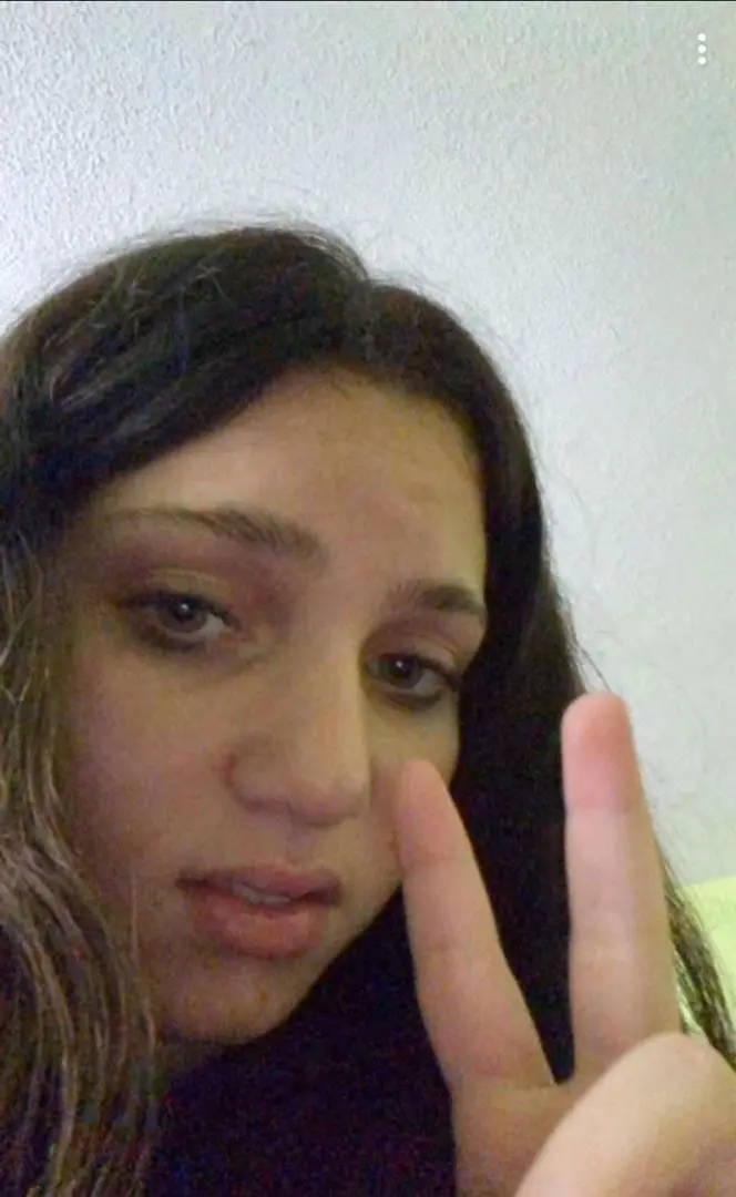 Ashleybbbjjj (20) female from CA - sexting partner