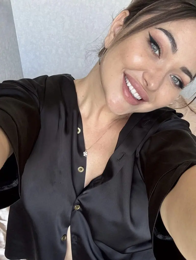 Aura2669 (33) female from US - sexting partner