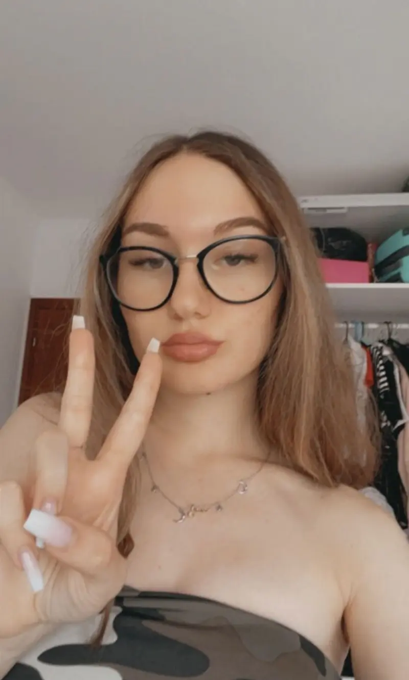 Ayanna_9 (18) female from US - sexting partner