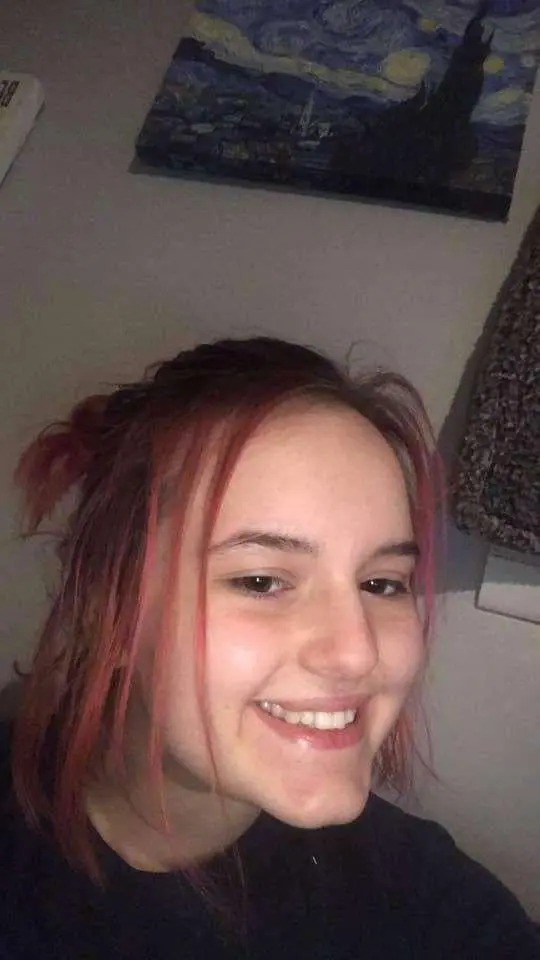 Babuu57 (18) female from DE - sexting partner