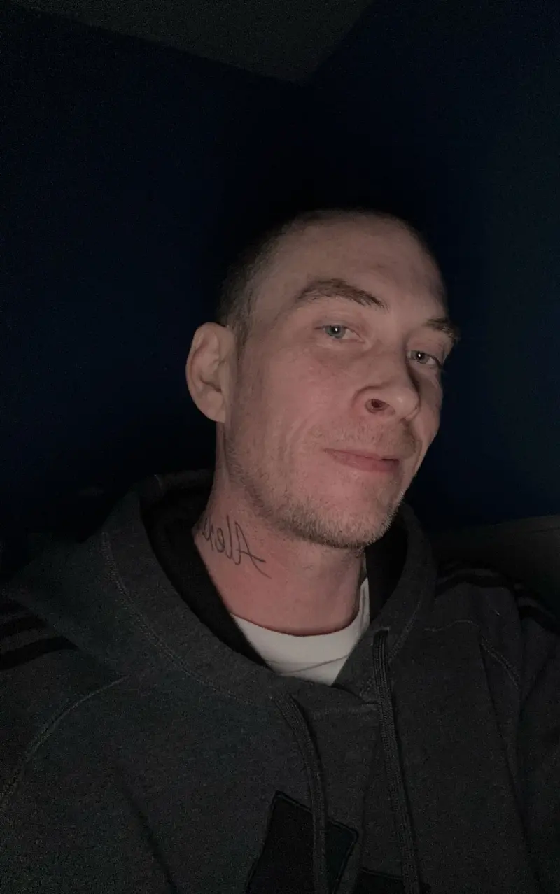 Baddoggie420 (18) male from US - sexting partner