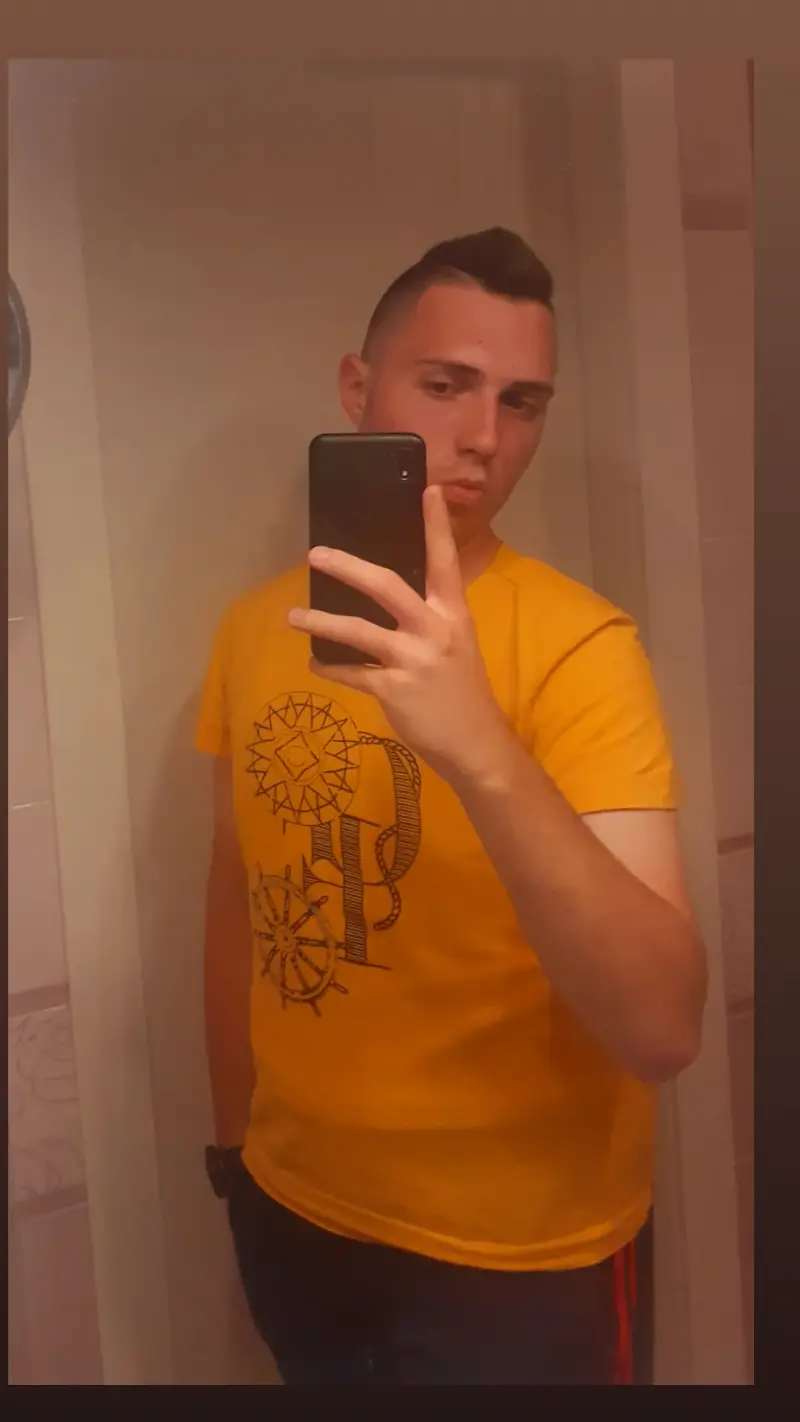 Belfusto07 (18) male from IT - sexting partner