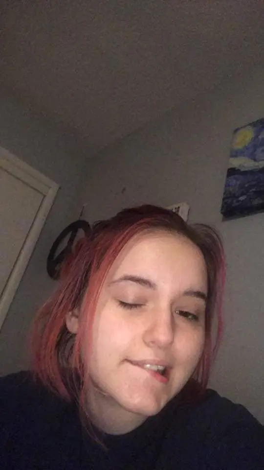 Brebaddie72 (20) female from FR - sexting partner