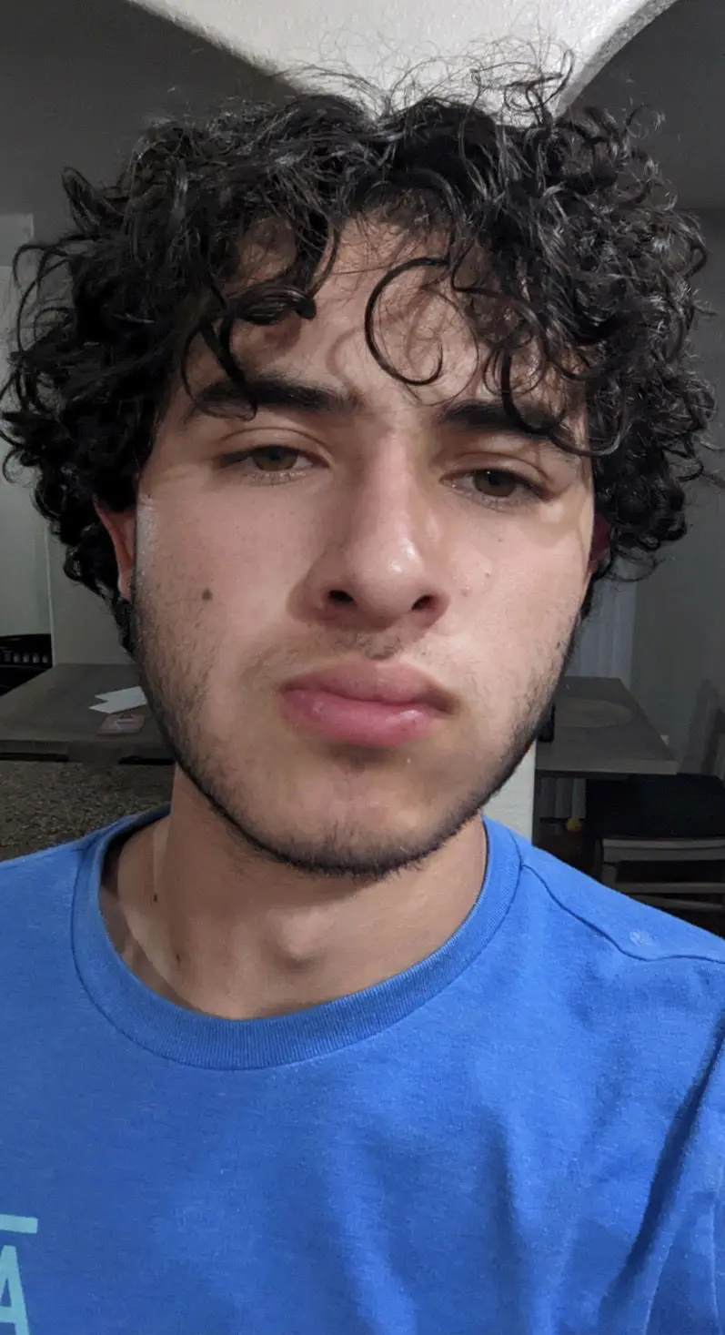 Cammy83 (18) male from US - sexting partner