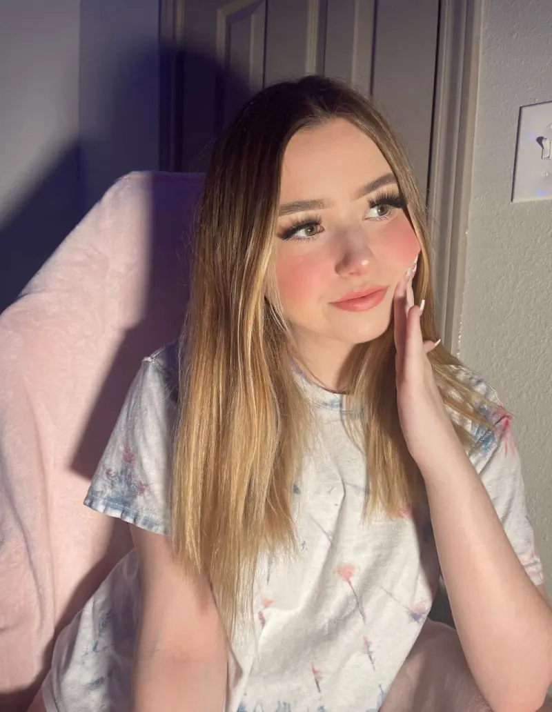 Carolyn_Becker5 (18) female from US - sexting partner