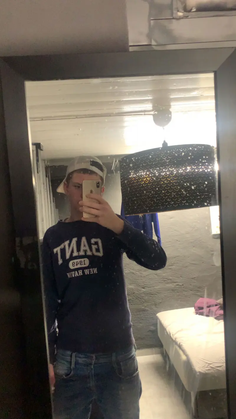 Daddy12211 (18) male from SE - sexting partner