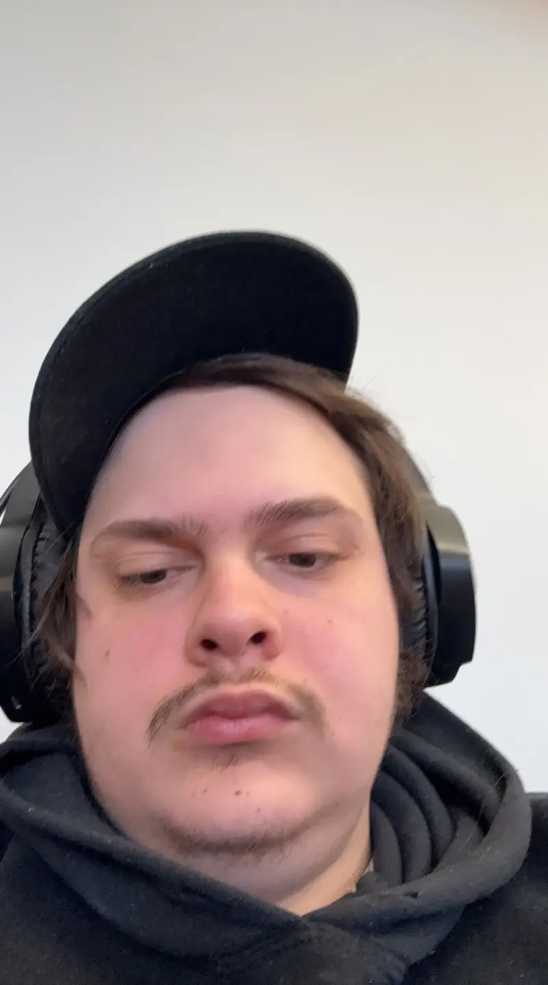 Daddyyyyy (18) male from US - sexting partner