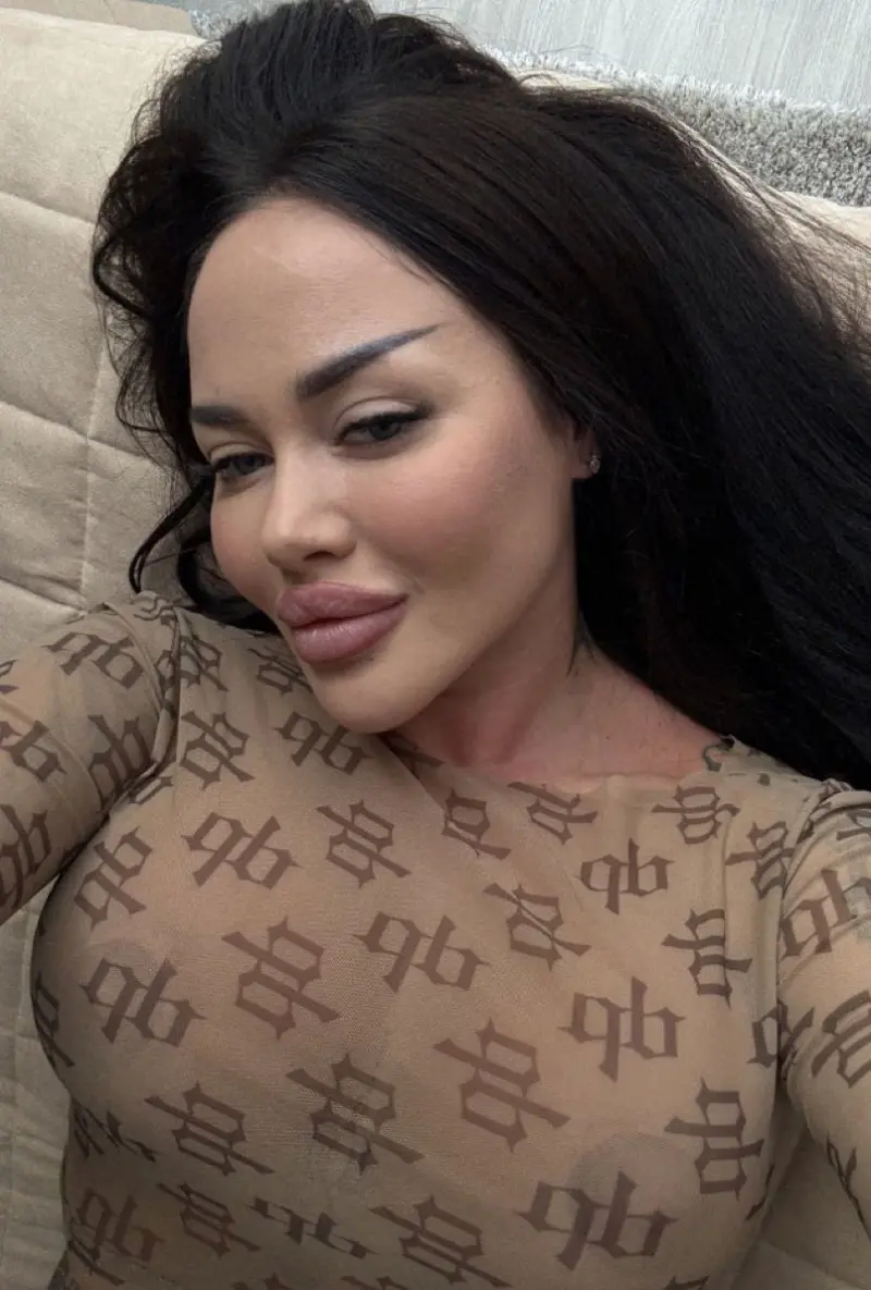 Deana_luv1042 (18) female from US - sexting partner