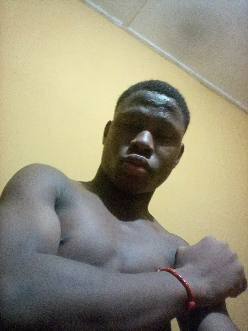 Deeloe (18) male from NG - sexting partner