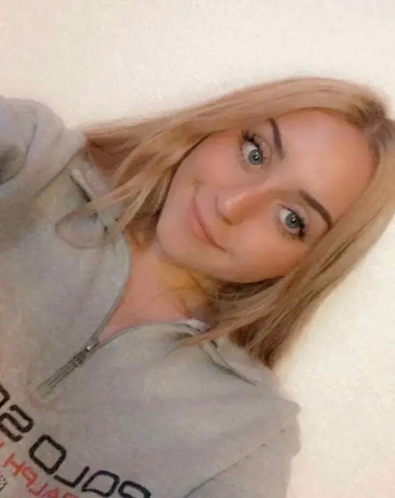 EEvelyn (18) female from US - sexting partner