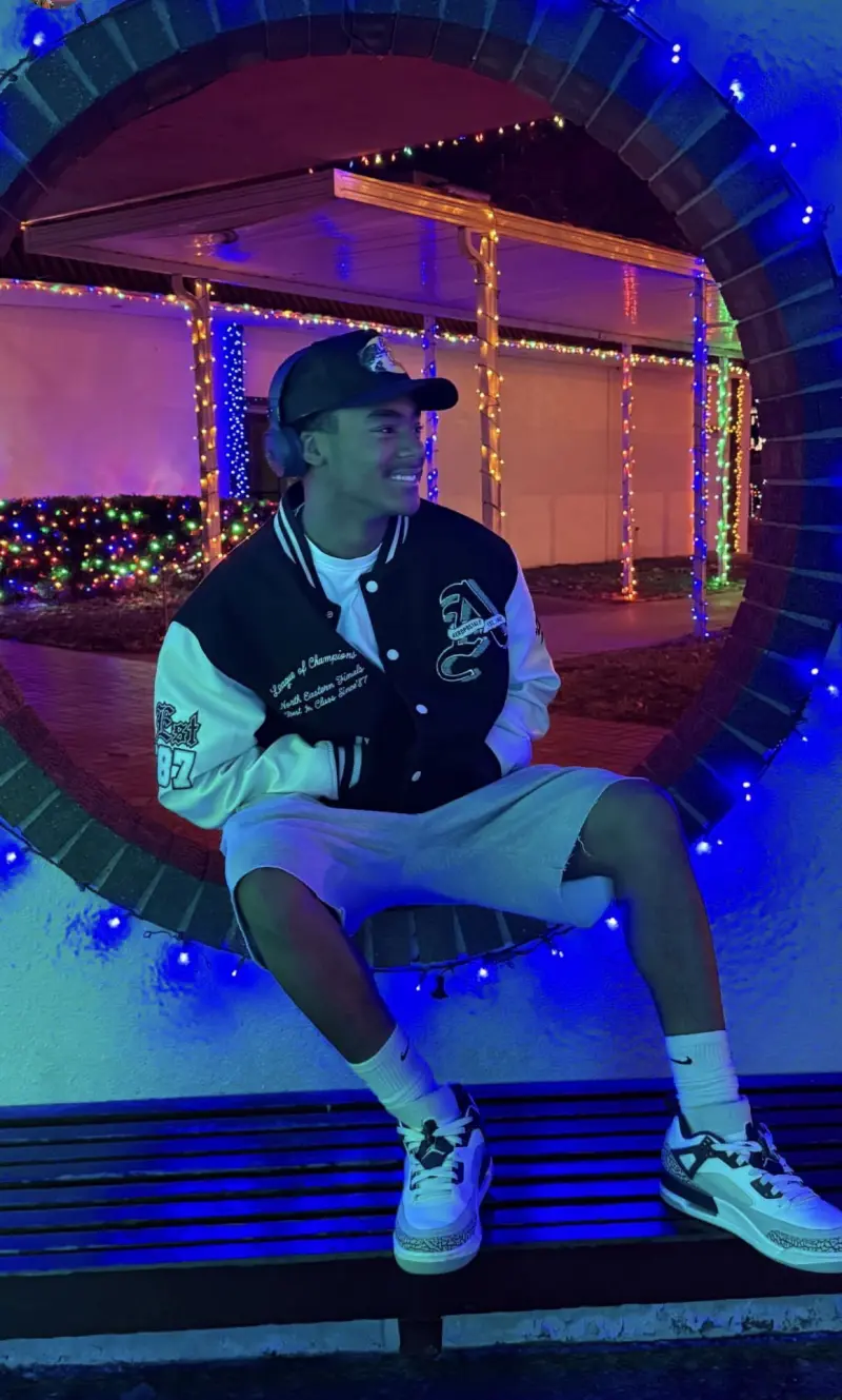 Ejjj (18) male from US - sexting partner