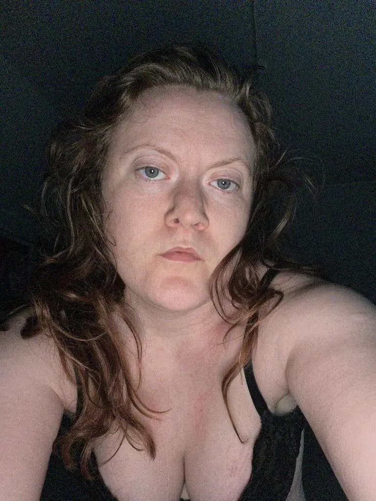 Elena242 (18) female from US - sexting partner