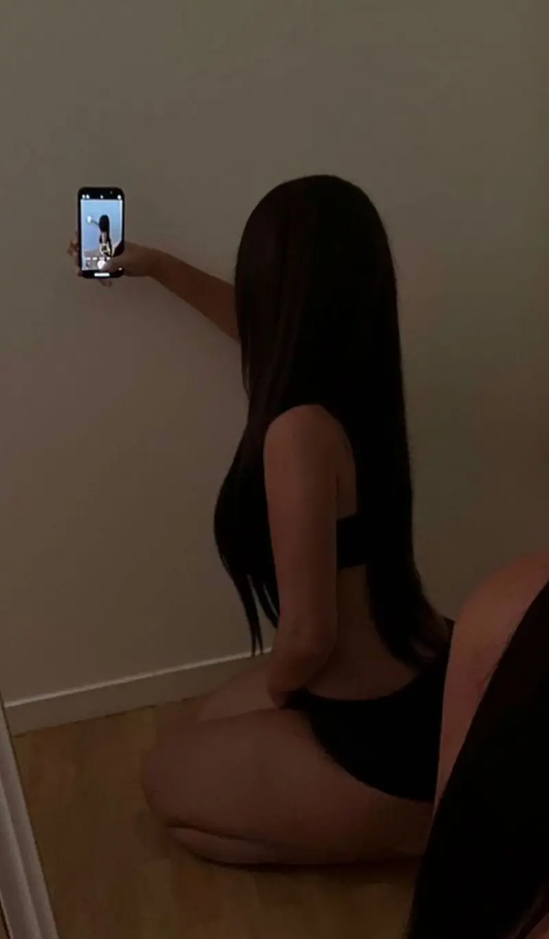 Elenaaa26x (19) female from US - sexting partner