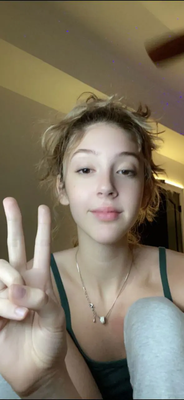 Eliana (20) female from US - sexting partner