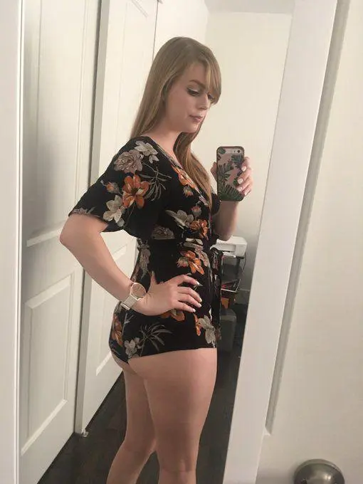 Elizabeth556 (20) female from ES - sexting partner