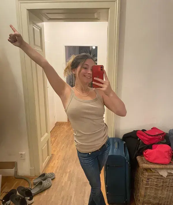 Emily31Hudson from GB