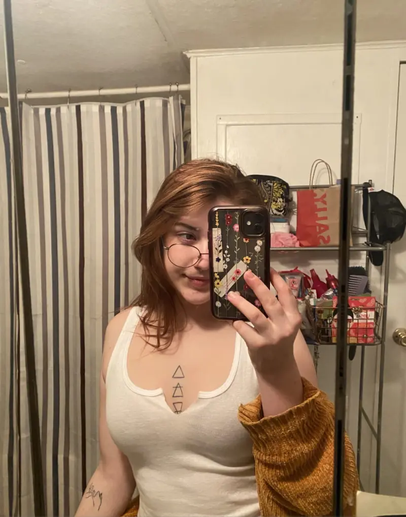 Emmag728819 (22) female from US - sexting partner