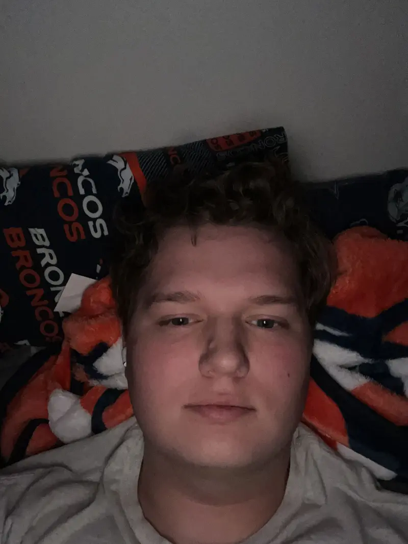 Emmit_dog (20) male from US - sexting partner