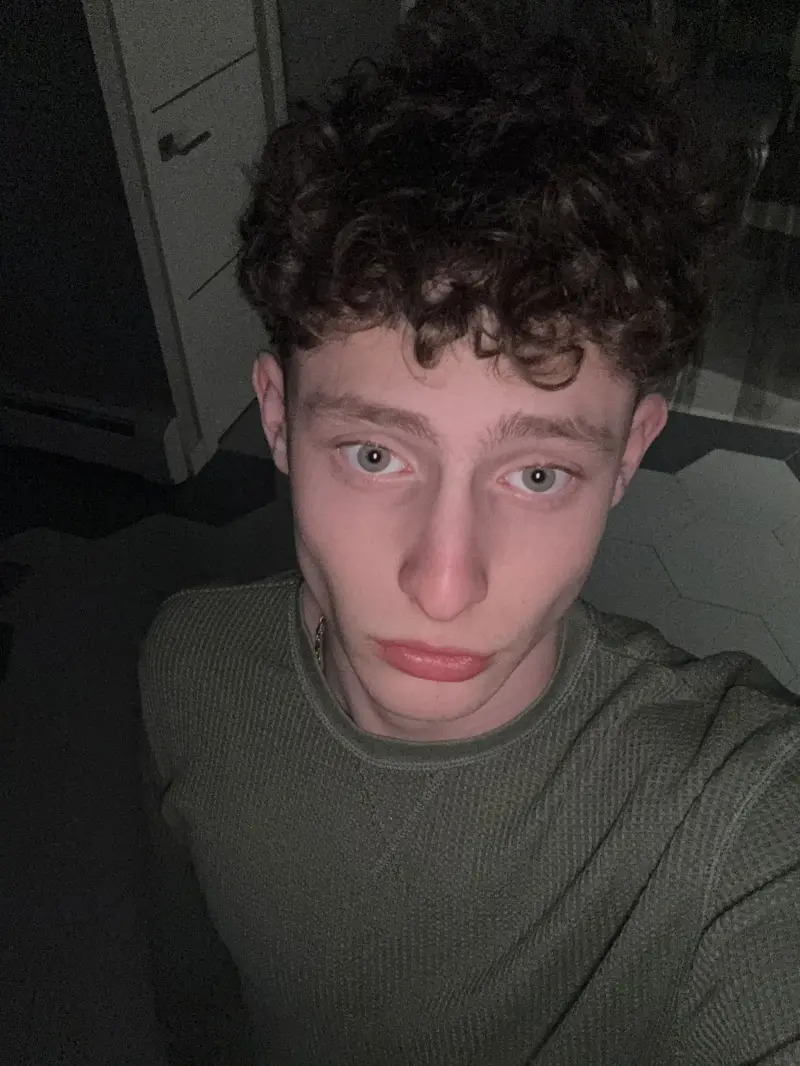 Eric485 (18) male from US - sexting partner