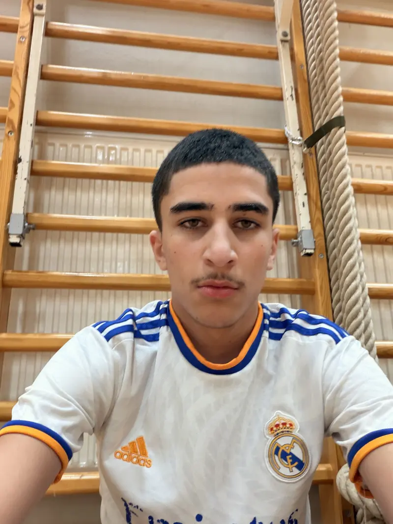 Felix31 (18) male from SE - sexting partner