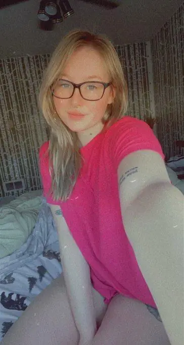 Florence47221 (18) female from DE - sexting partner