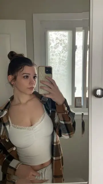 Greta39175 (18) female from GB - sexting partner