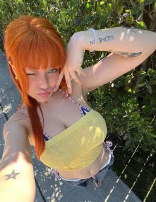 Hannah90719 (18) female from US - sexting partner