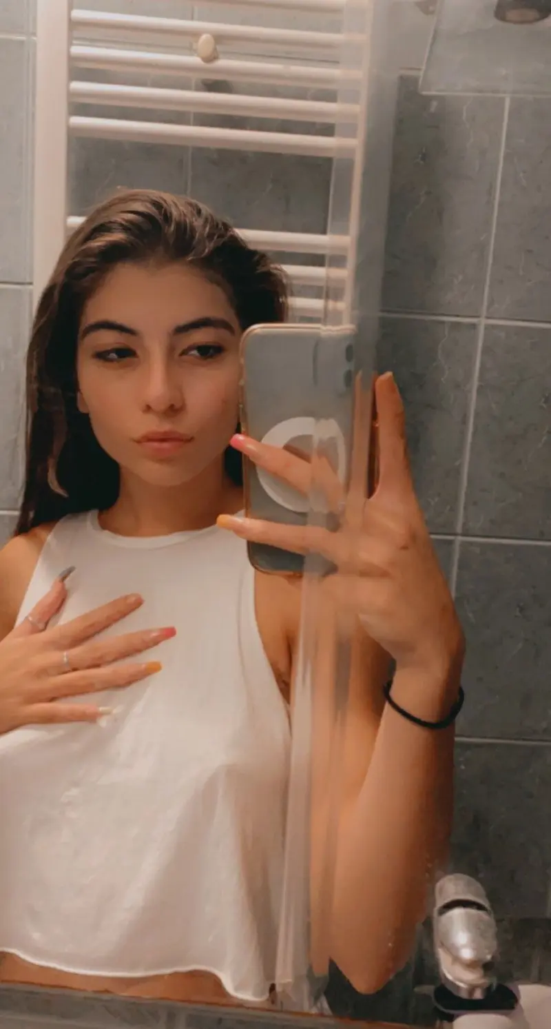 HornySnapp8828 (20) female from BE - sexting partner