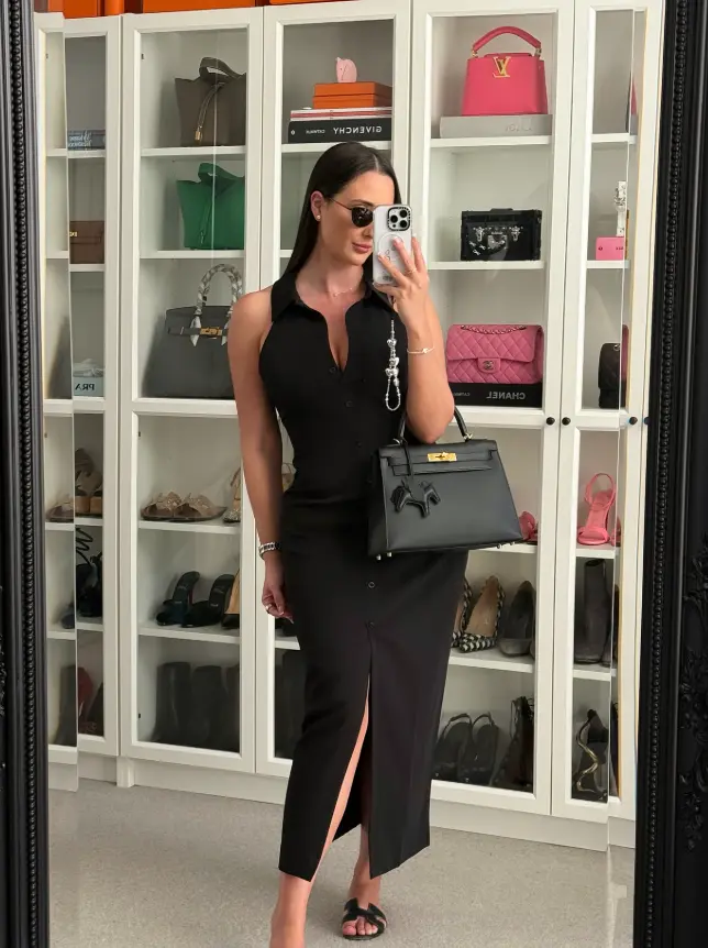 Isabelle48945 from GB