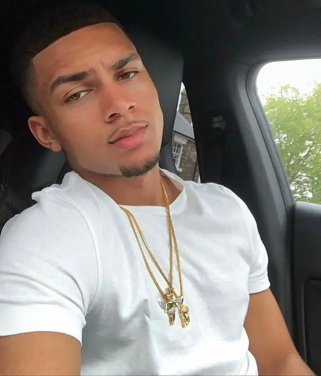 Jayhas7inches (18) male from CA - sexting partner