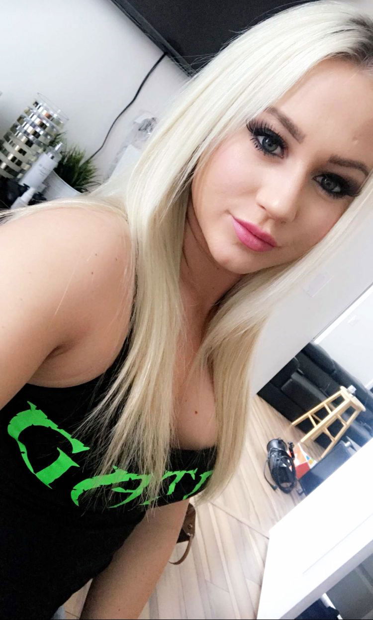 Jennifer221546 from US