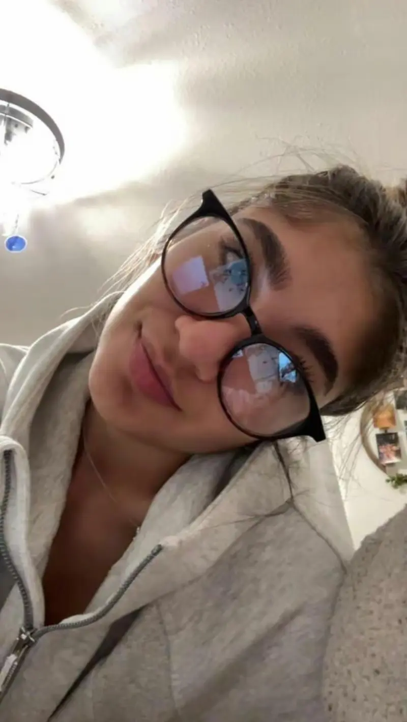 Jenny22 (18) female from US - sexting partner