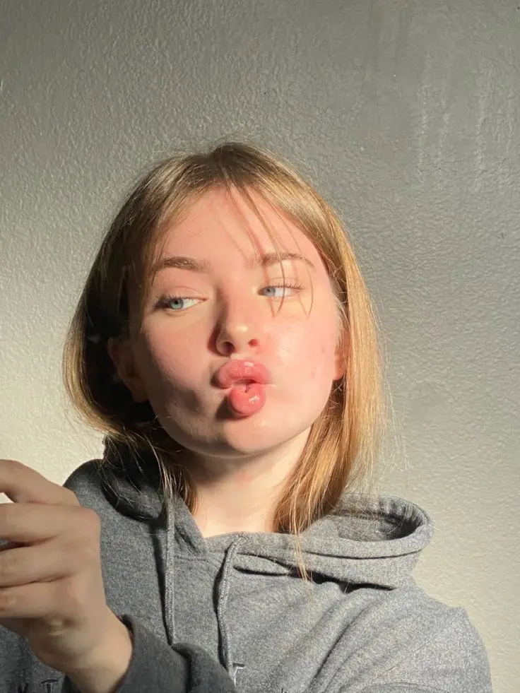 Joan1888 (18) female from CA - sexting partner