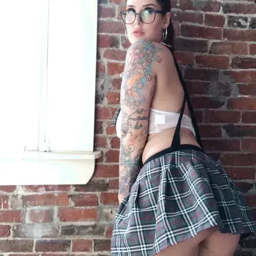 Julie21Diaz (18) female from DE - sexting partner