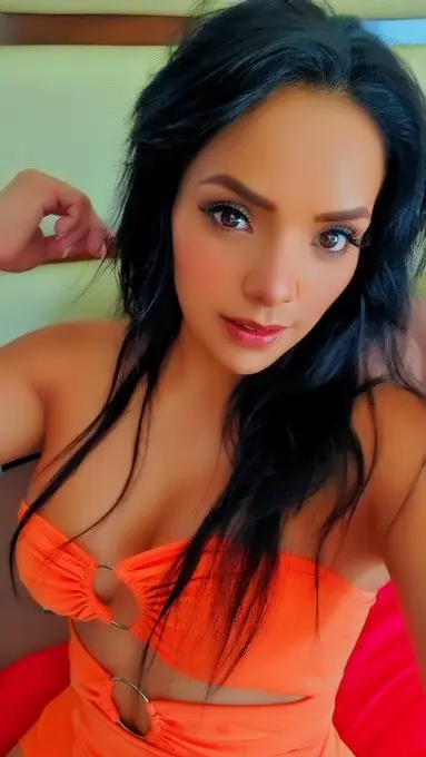 KARLY (18) female from GB - sexting partner