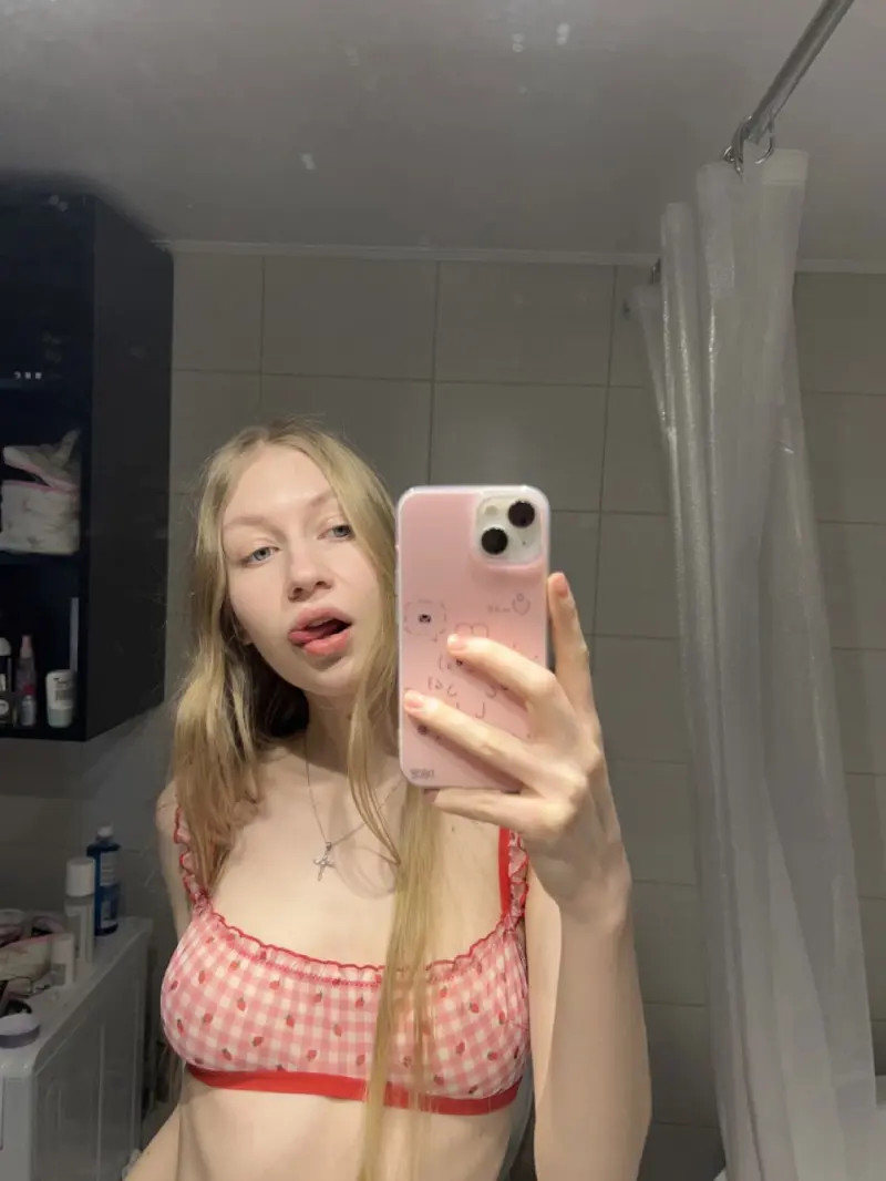 Kate_hvn1288 (18) female from US - sexting partner